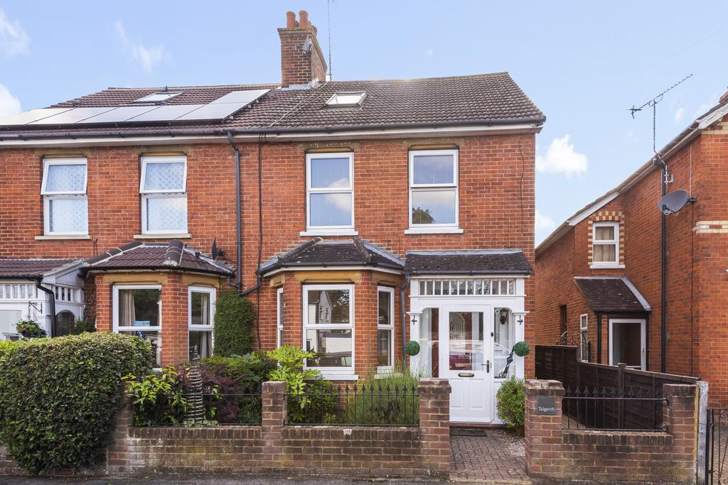 Oxford Road Farnborough Gu14 3 Bed Semi Detached House £525 000