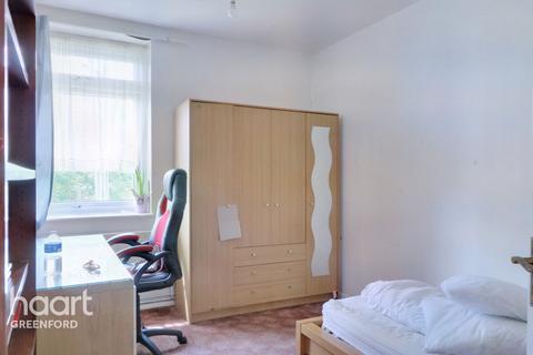 3 bedroom flat for sale, Northolt