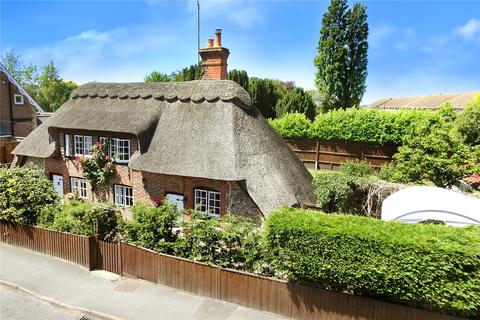 Peartree Cottage Arundel Road, Angmering, Littlehampton, BN16 4JR