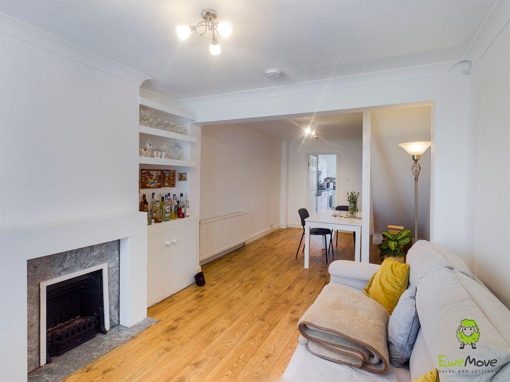 Lounge/dining area