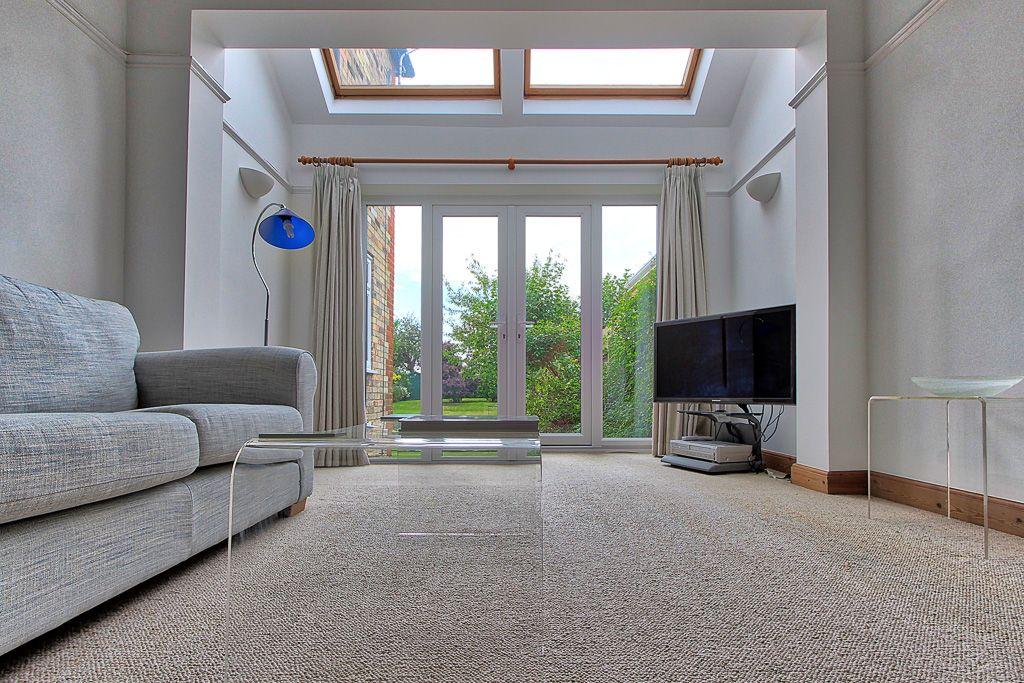 Hurst Park Avenue, Cambridge CB4 2AB 5 bed semidetached house £2,500