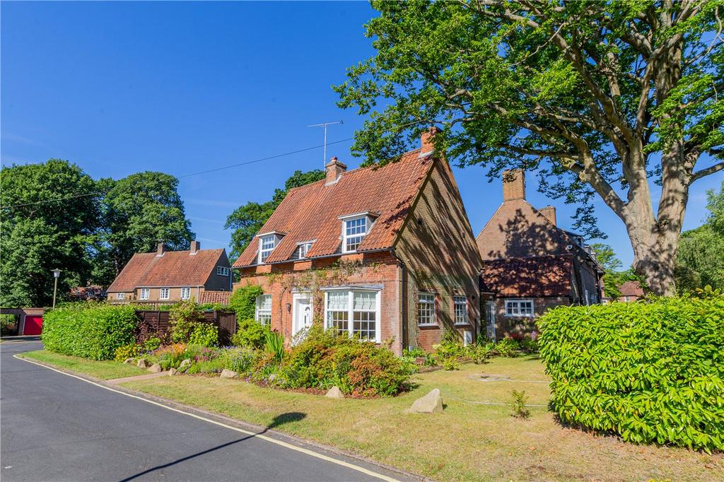 Sherrardspark Road, Welwyn Garden City, Hertfordshire 3 bed detached