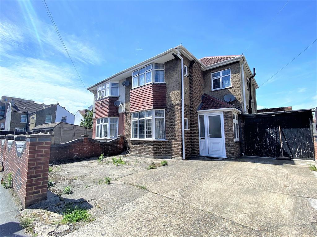 Hounslow, TW3 4 bed semidetached house £795,000