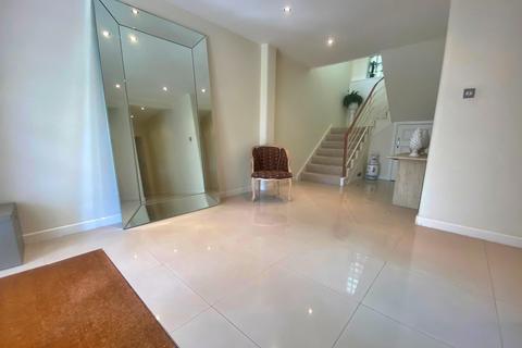 20a West Overcliff Drive, Bournemouth, BH4 8AA