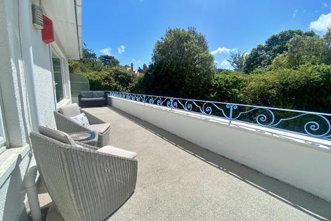 20a West Overcliff Drive, Bournemouth, BH4 8AA