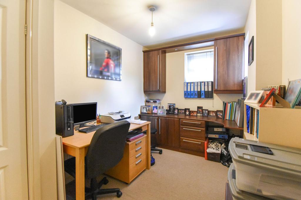 Bedroom/Office