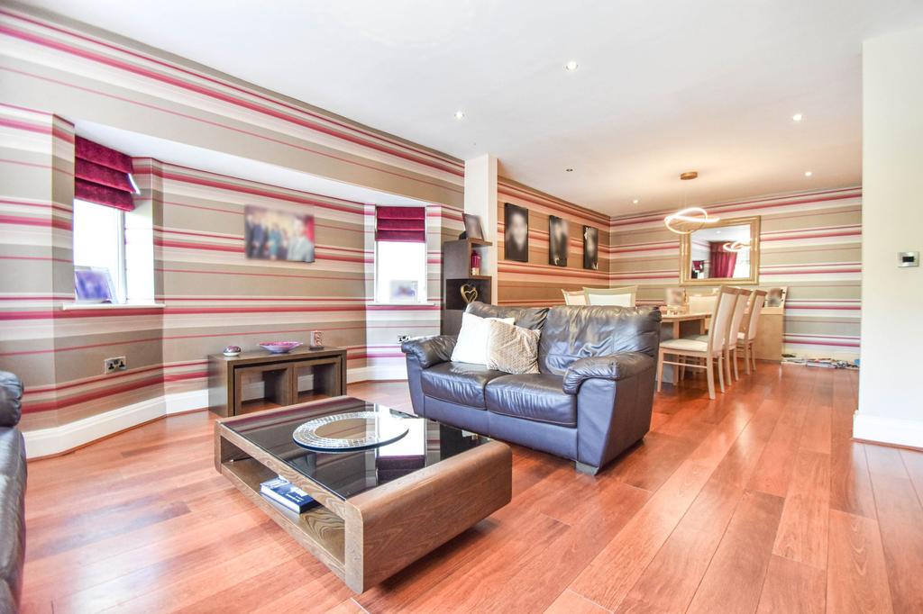 Formal Lounge/Dining Room