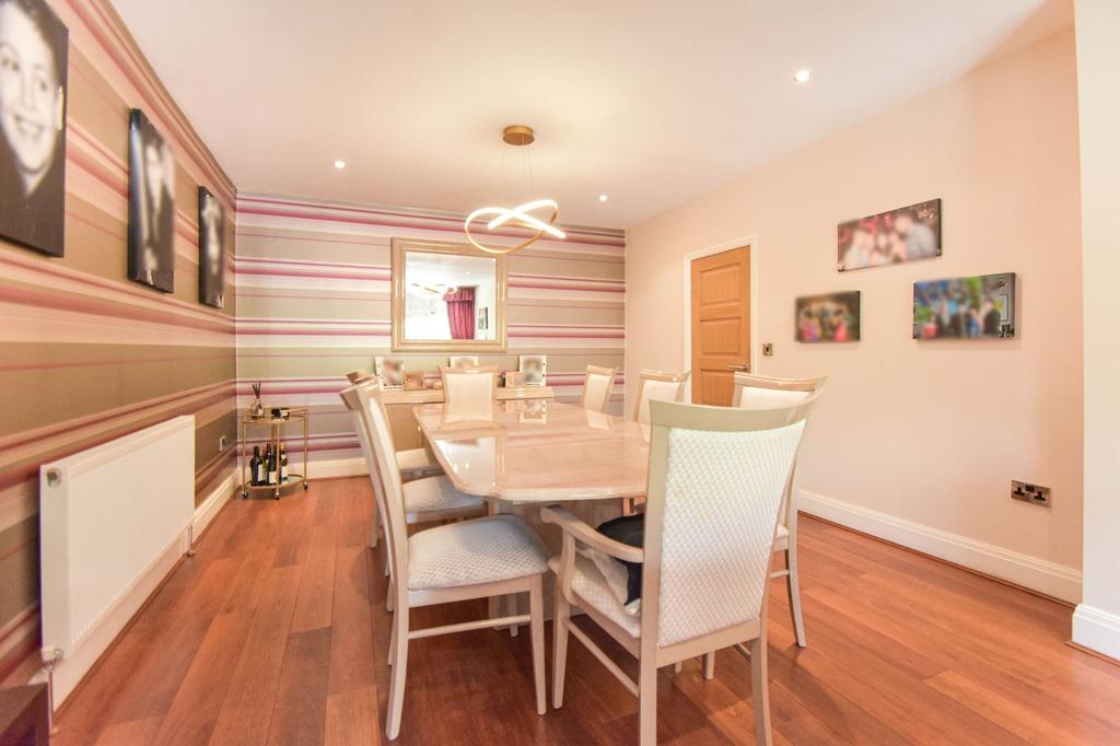 Formal Lounge/Dining Room