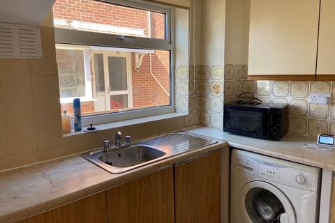 2 bedroom terraced house to rent - Leyburne Road, Dover