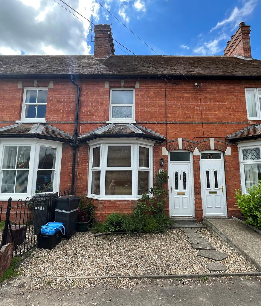 Bowden Road Popular location 3 bed terraced house £1,000 pcm (£231 pw)