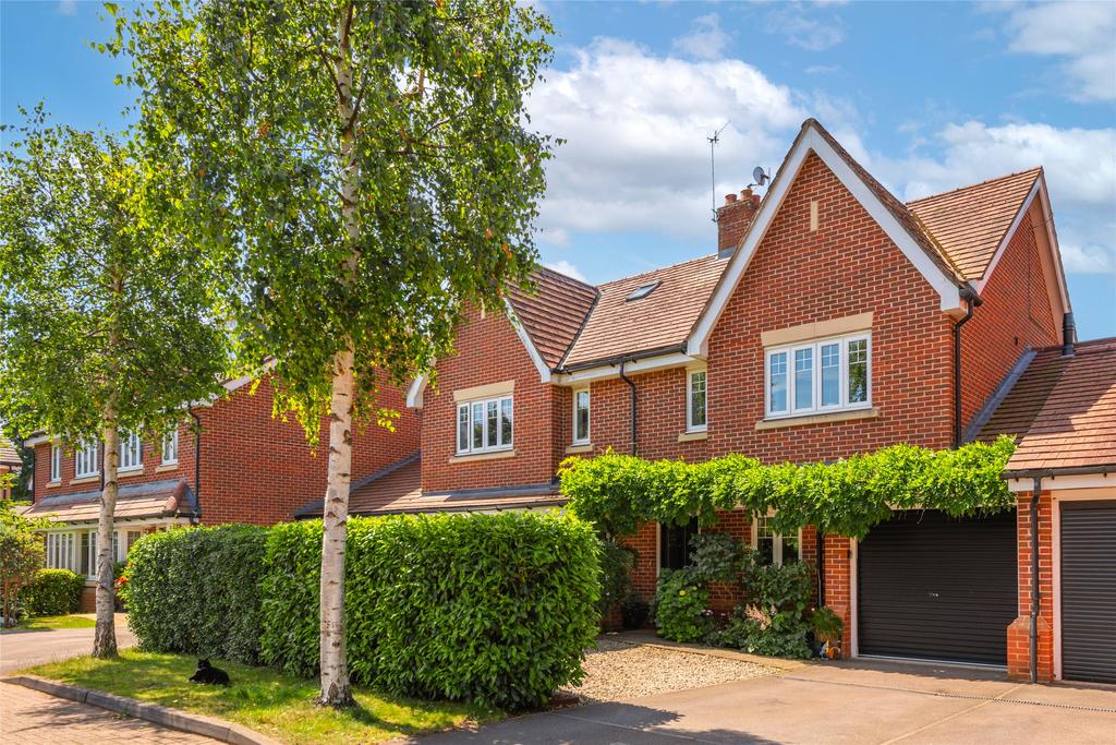 Meath Gardens, Horley, RH6 3 bed house £535,000