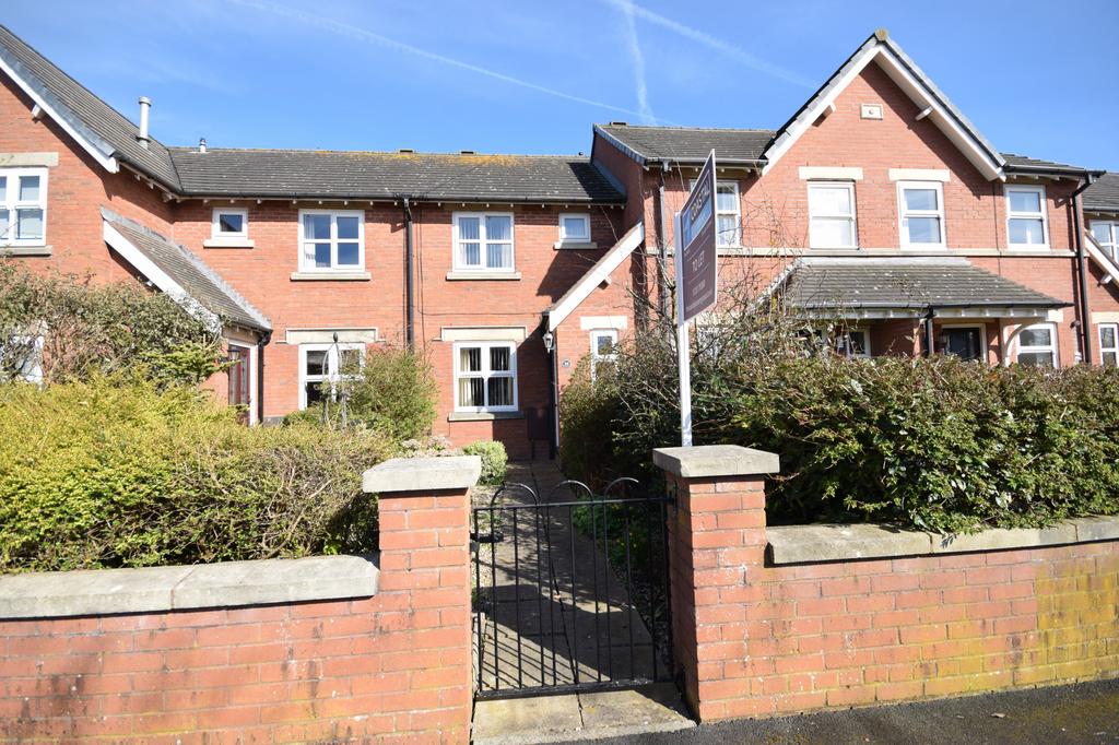 West Cliffe, Lytham 2 bed terraced house to rent £800 pcm (£185 pw)
