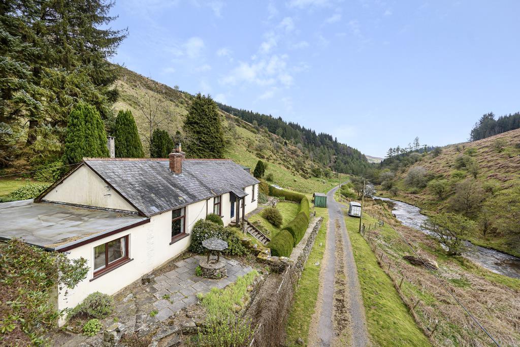 Forest Coal Pit, Abergavenny, NP7 3 bed semidetached bungalow £325,000
