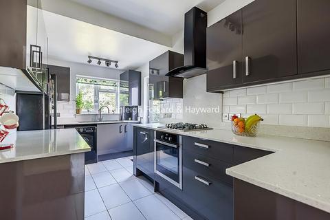 3 Scotsdale Road, London, SE12 8BS