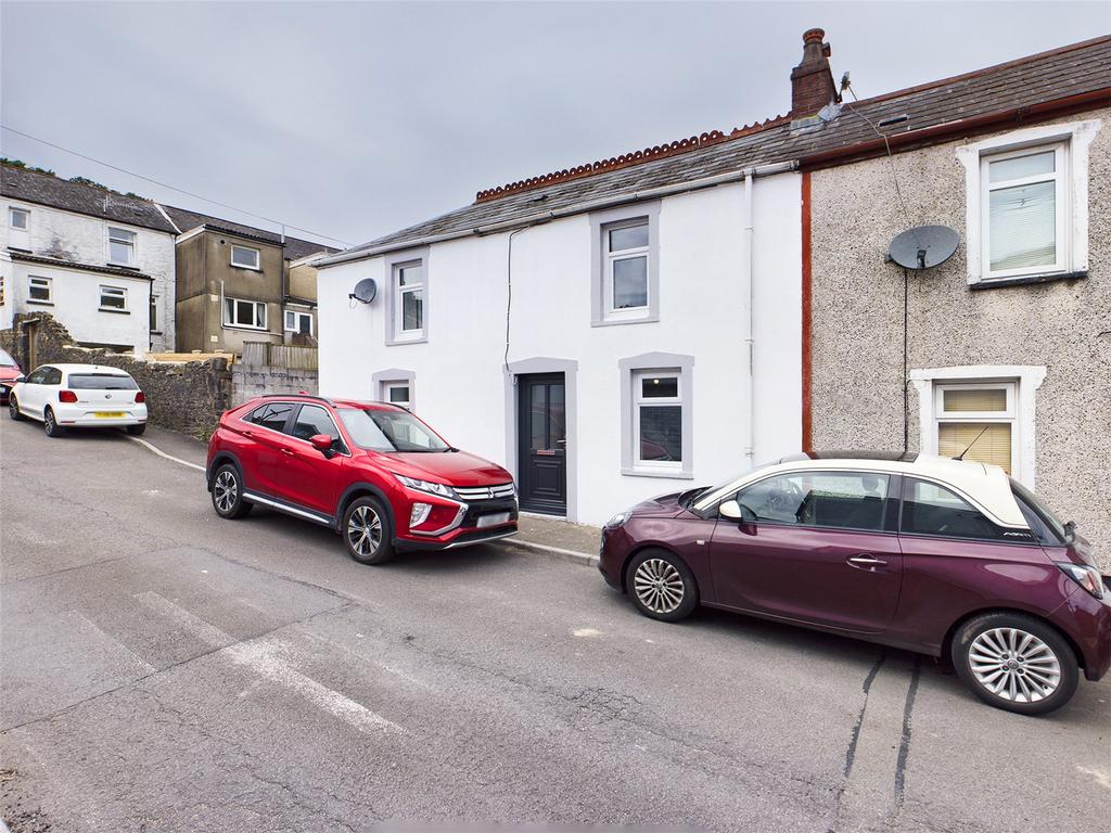 Graig Street, Mountain Ash, Rhondda Cynon Taf, CF45 3 bed end of