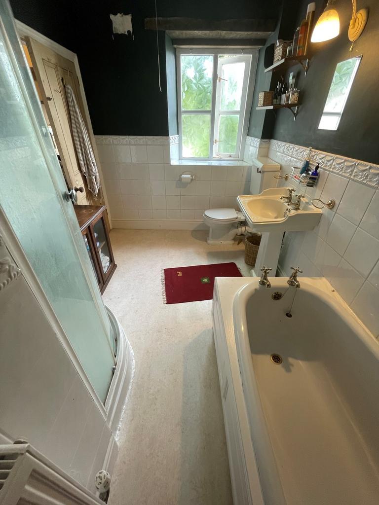 Family bathroom  1