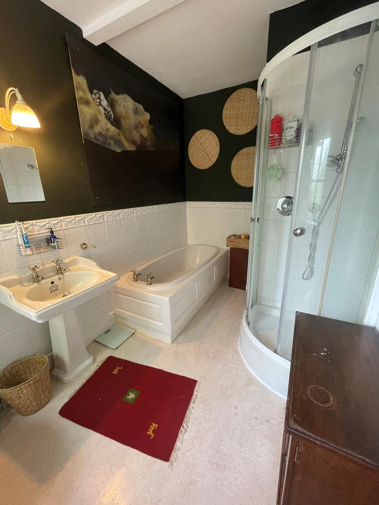 Family bathroom  2