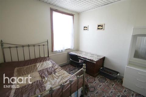 3 bedroom flat to rent - Tilotson Road