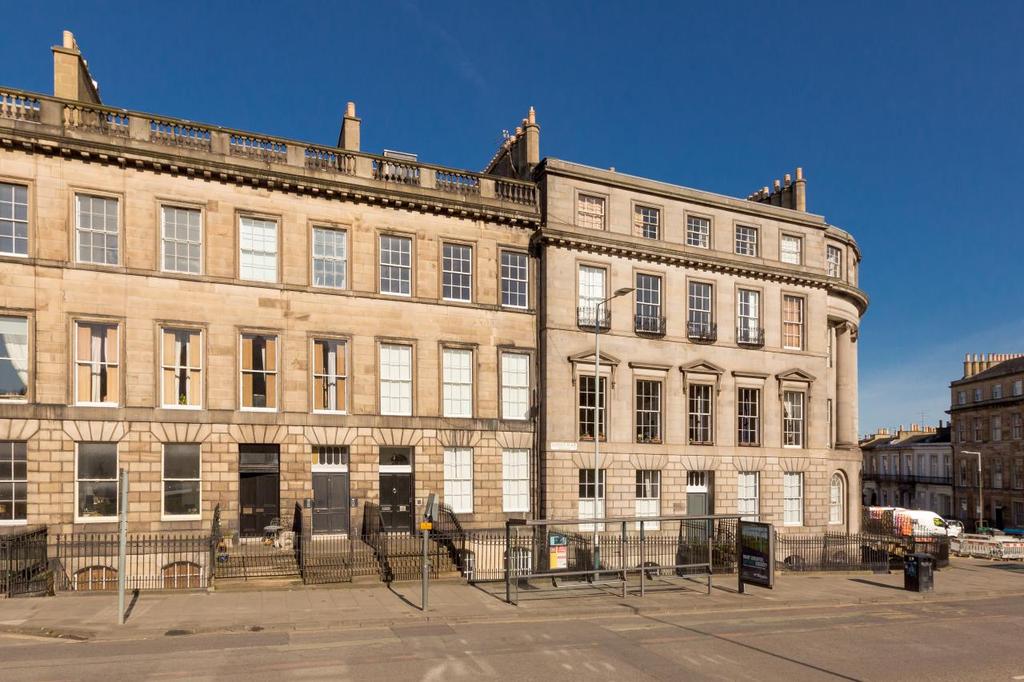 Leopold Place, New Town 2 bed flat £275,000