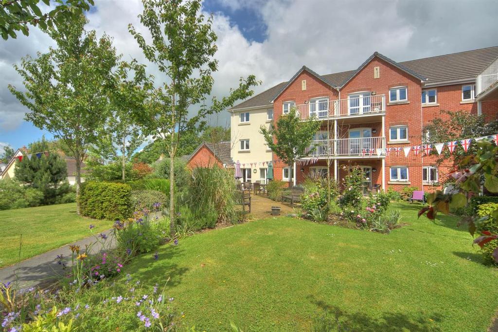 12 Squire Court South Molton 2 bed apartment £230 000
