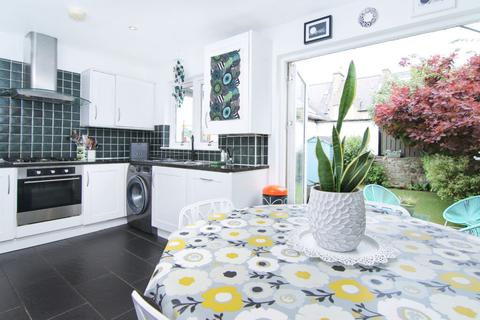 122 Duddingston Road, Edinburgh, EH15 1SU