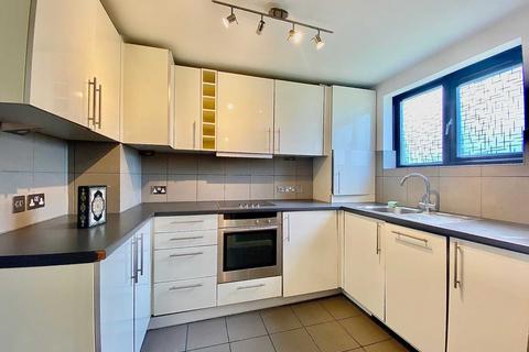 2 bedroom flat to rent, Rowlands Close, Mill Hill, London NW7