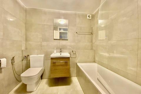 2 bedroom flat to rent, Rowlands Close, Mill Hill, London NW7