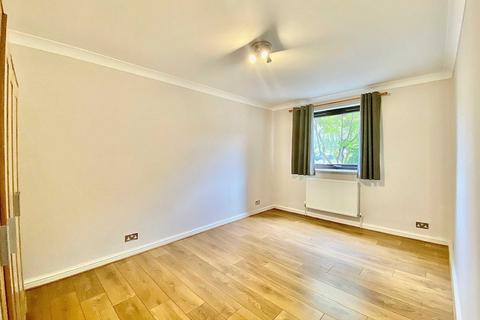 2 bedroom flat to rent, Rowlands Close, Mill Hill, London NW7