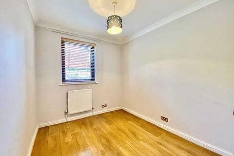 2 bedroom flat to rent, Rowlands Close, Mill Hill, London NW7