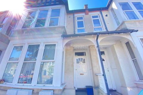 3 bedroom flat to rent - Lancaster Gardens, Southend On Sea