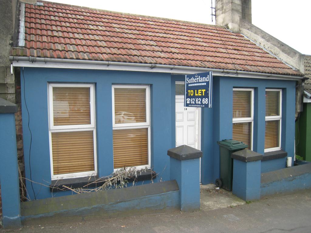 Bear Road, Brighton BN2 2 bed terraced house £1,300 pcm (£300 pw)