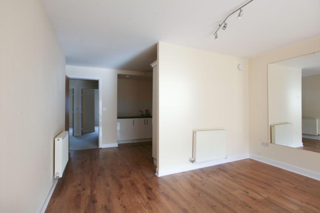Waterfront Avenue, Granton... 2 bed flat £1,000 pcm (£231 pw)