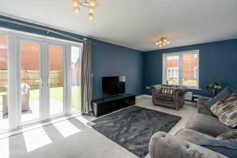 4 bedroom detached house for sale - Squires Grove, Eastergate, Chichester, West Sussex. PO20 3AY