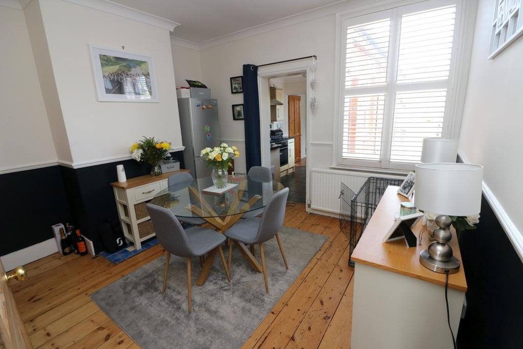 Clarence Street, Egham, Surrey, TW20 2 bed end of terrace house £450,000