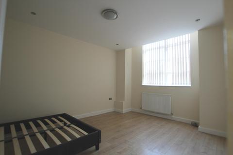 2 bedroom apartment to rent - Turner Street, London, E1