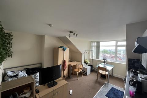 Studio to rent, Manor Terrace, Leeds, West Yorkshire, LS6