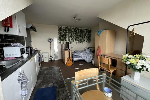 Studio to rent, Manor Terrace, Leeds, West Yorkshire, LS6