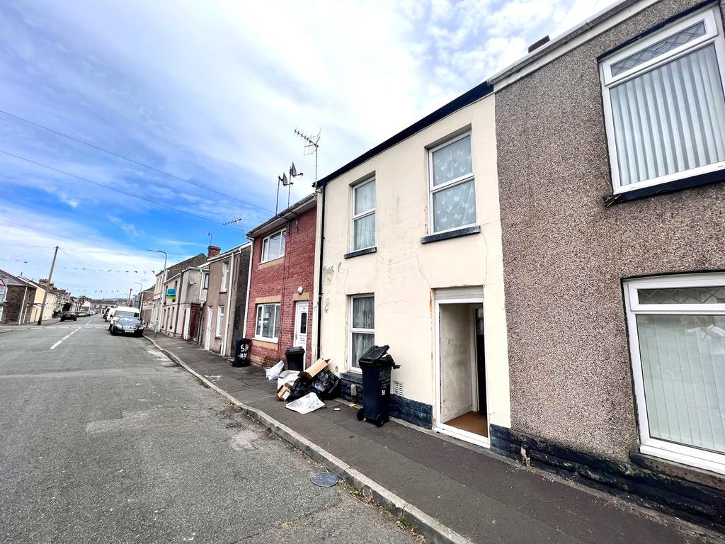 Hunter Street, Neath, Neath Port Talbot. SA11 2RP 2 bed terraced house