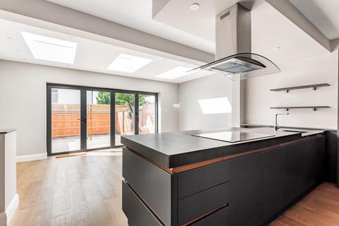 102 Streatham Road, Mitcham, CR4 2AE
