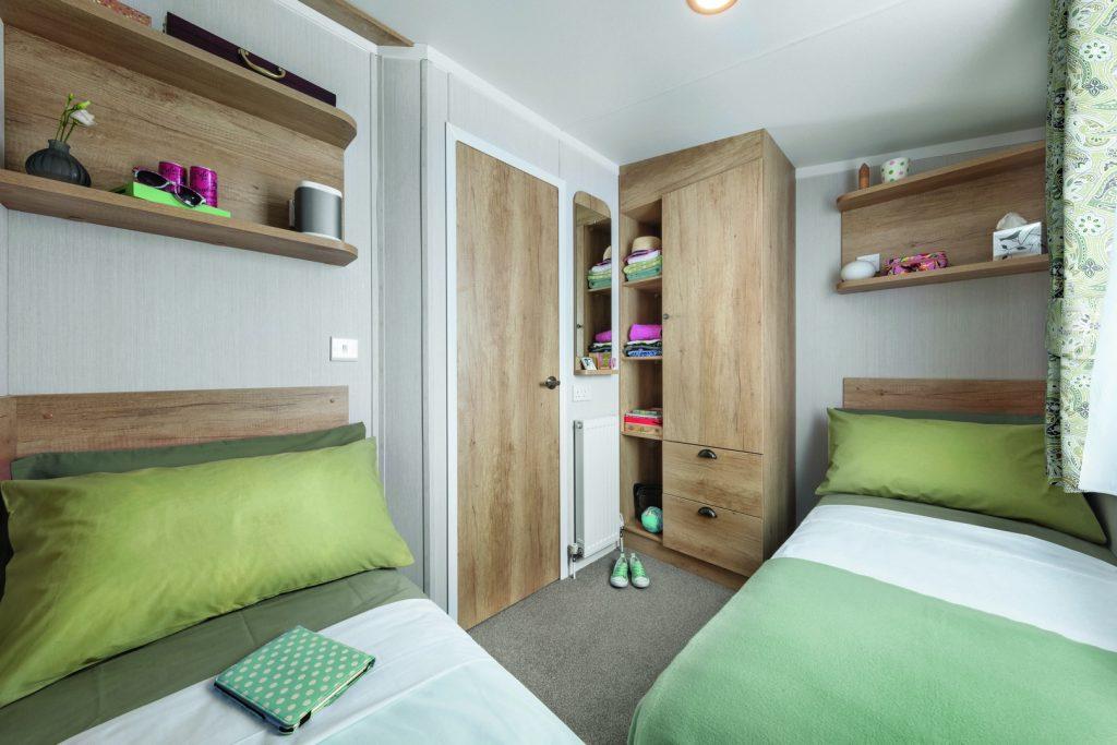 [int] Burgundy 36 X 12 2b Twin Bedroom [cmyk]