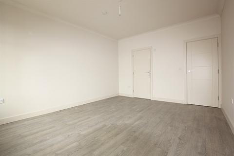 2 bedroom flat to rent, Brent Street, Hendon NW4