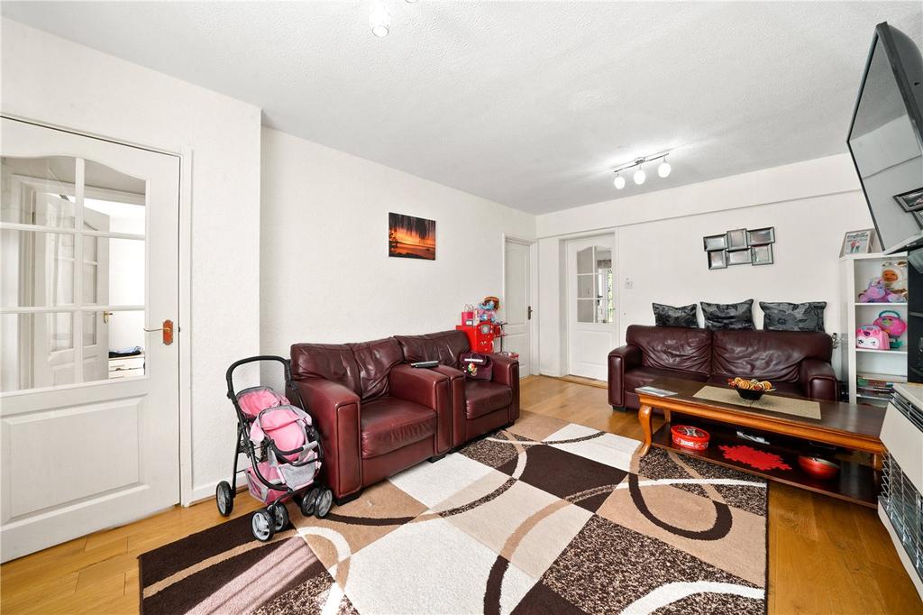 Woodlands Drive, Stanmore, HA7 4 bed semidetached house £660,000