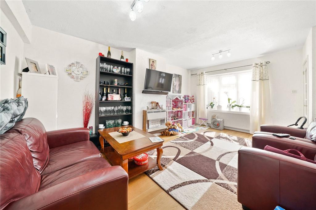 Woodlands Drive, Stanmore, HA7 4 bed semidetached house £660,000