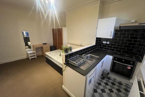 Studio to rent, Manor Terrace, Leeds, West Yorkshire, LS6