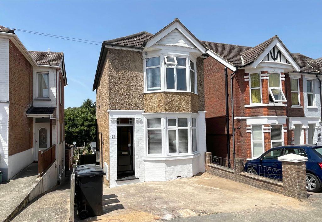 Roberts Road, High HP13 6XB 1 bed ground floor flat £1,050