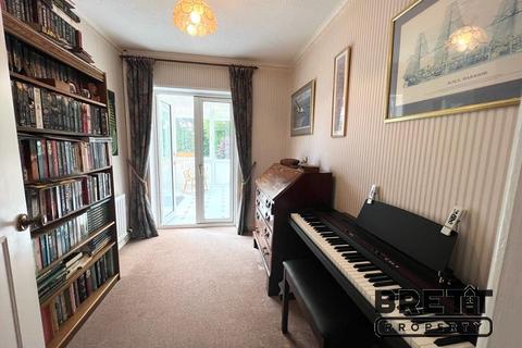 3 bedroom bungalow for sale - Upper Lamphey Road, Pembroke, Pembrokeshire. SA71 5JL
