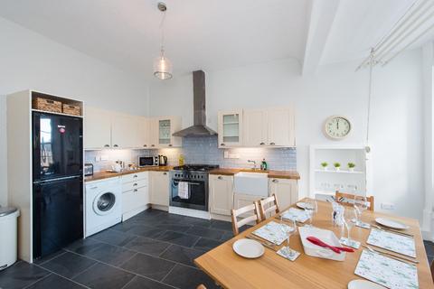 2 bedroom flat to rent, Dundonald Street, New Town, Edinburgh, EH3