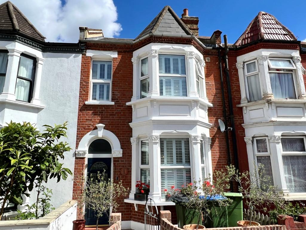 Road, Plumstead, London, SE18 2QW 3 bed terraced house £2,500