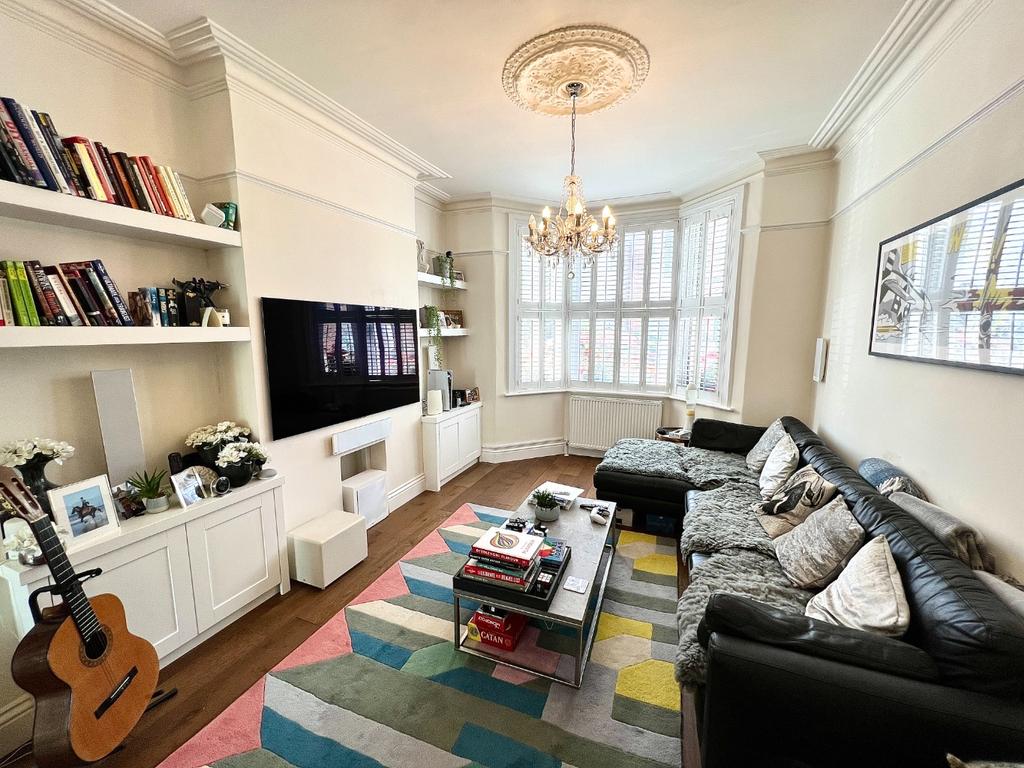 Road, Plumstead, London, SE18 2QW 3 bed terraced house £2,500