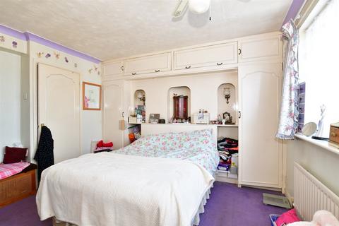 4 bedroom terraced house for sale, London Road, Teynham, Nr Sittingbourne, Kent